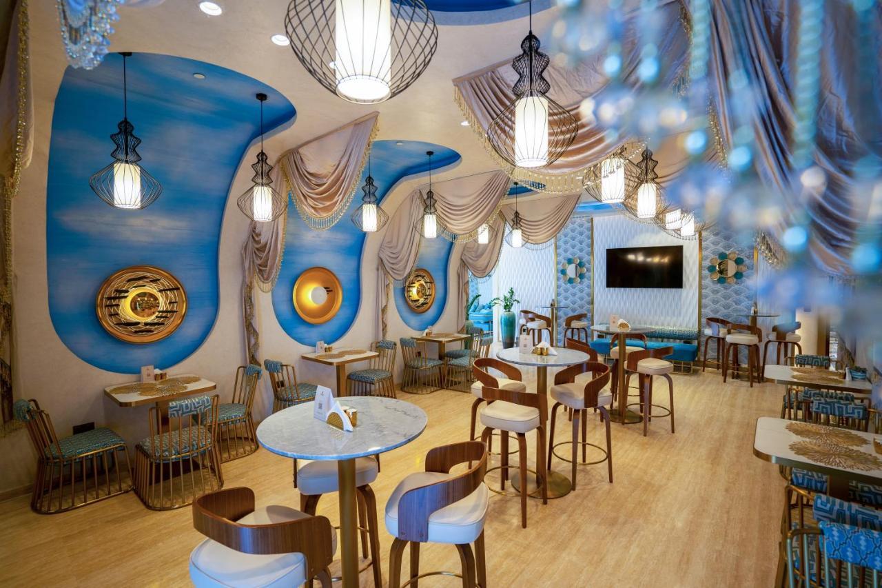Velero Hotel Doha Lusail Exteriér fotografie The interior of the restaurant