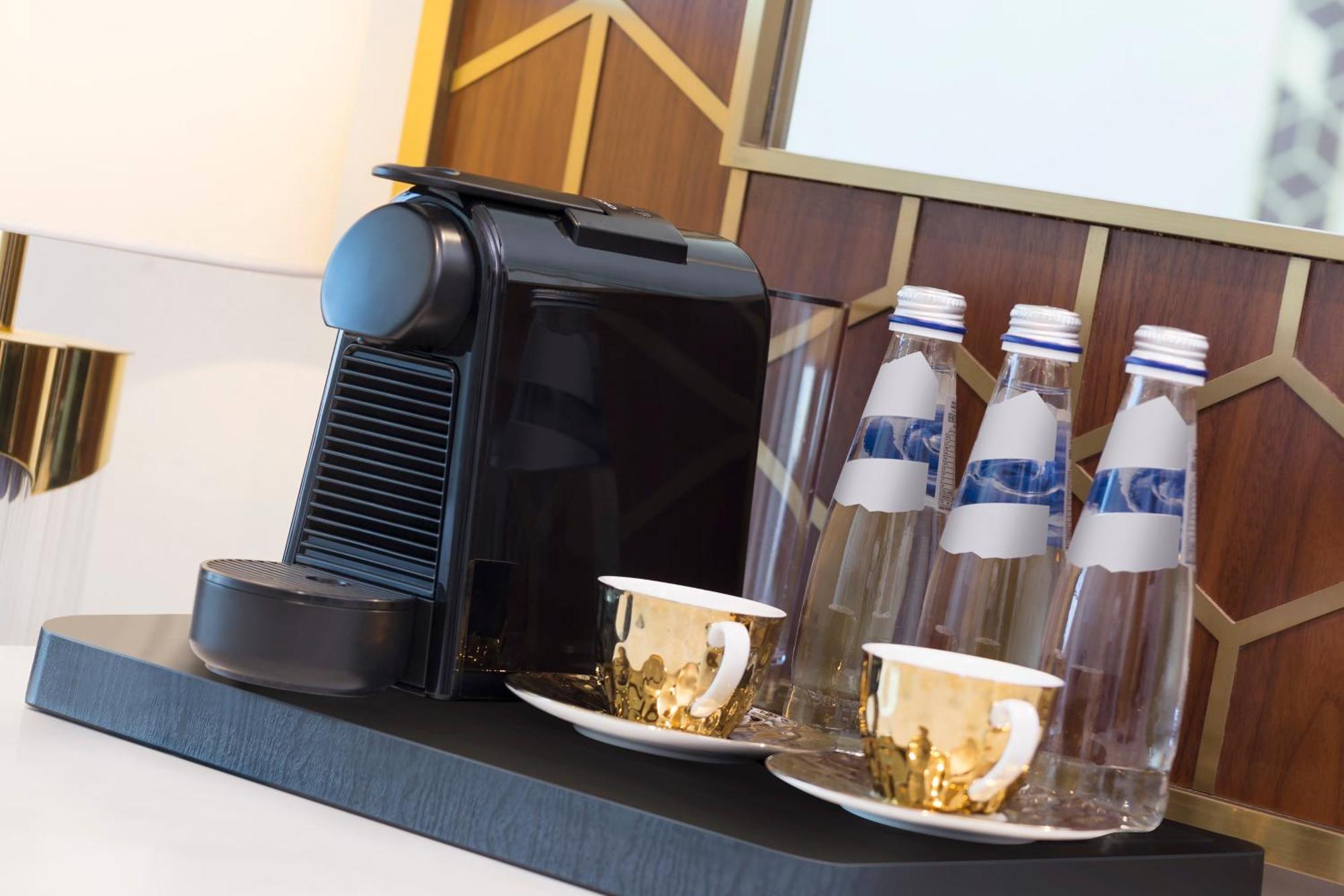 Velero Hotel Doha Lusail Exteriér fotografie A Nespresso coffee machine