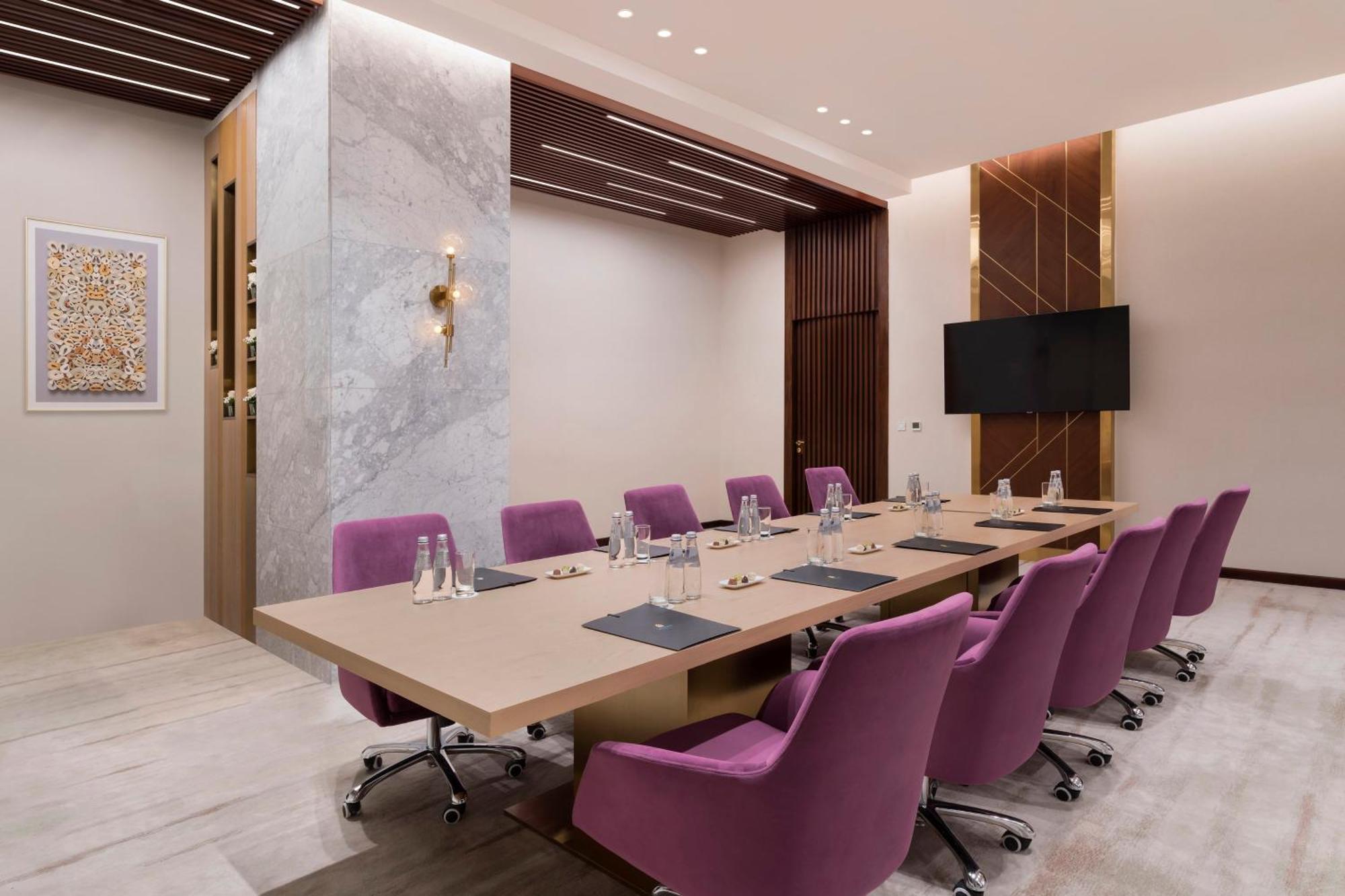 Velero Hotel Doha Lusail Exteriér fotografie Boardroom