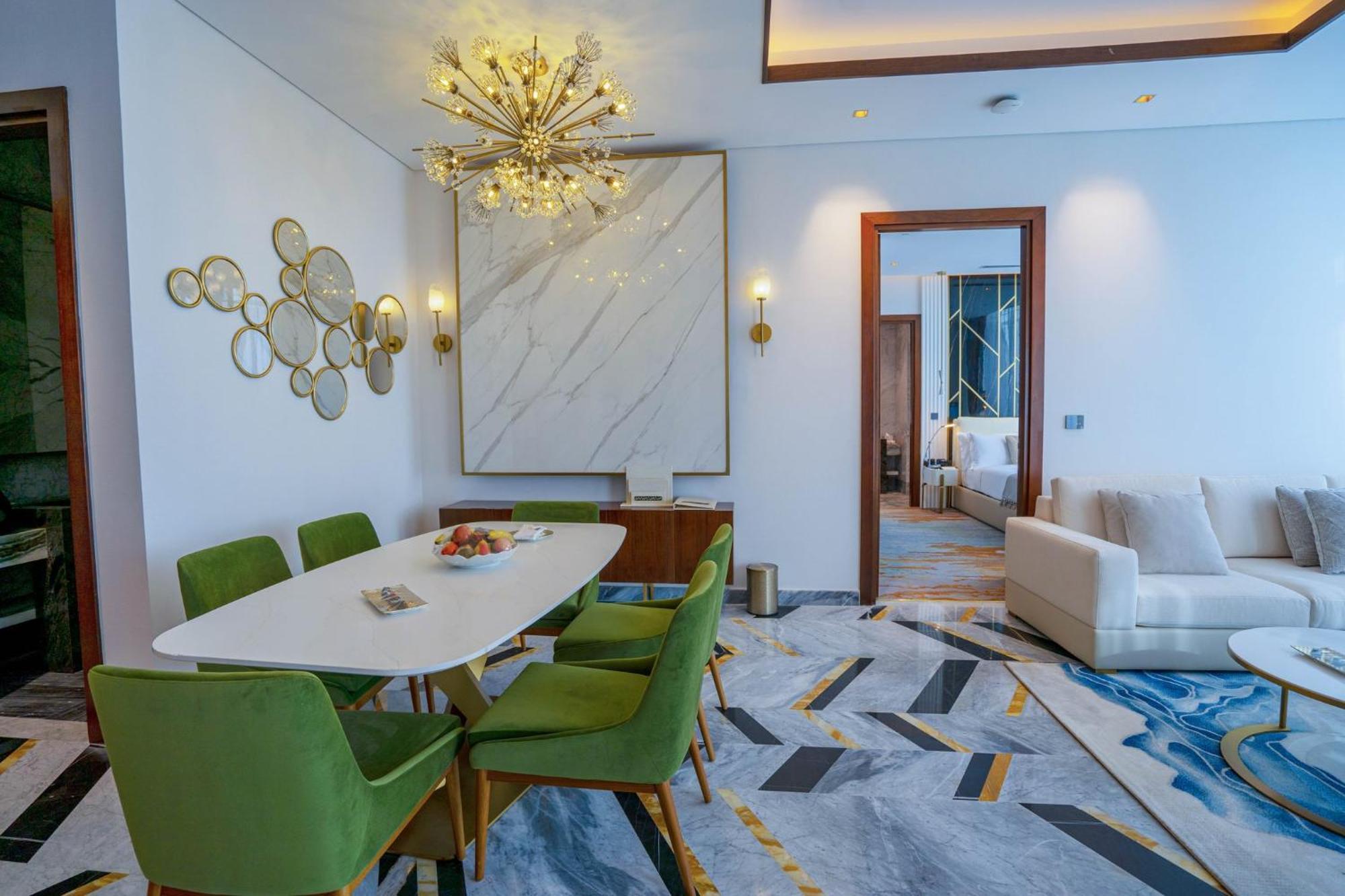 Velero Hotel Doha Lusail Exteriér fotografie A dining room